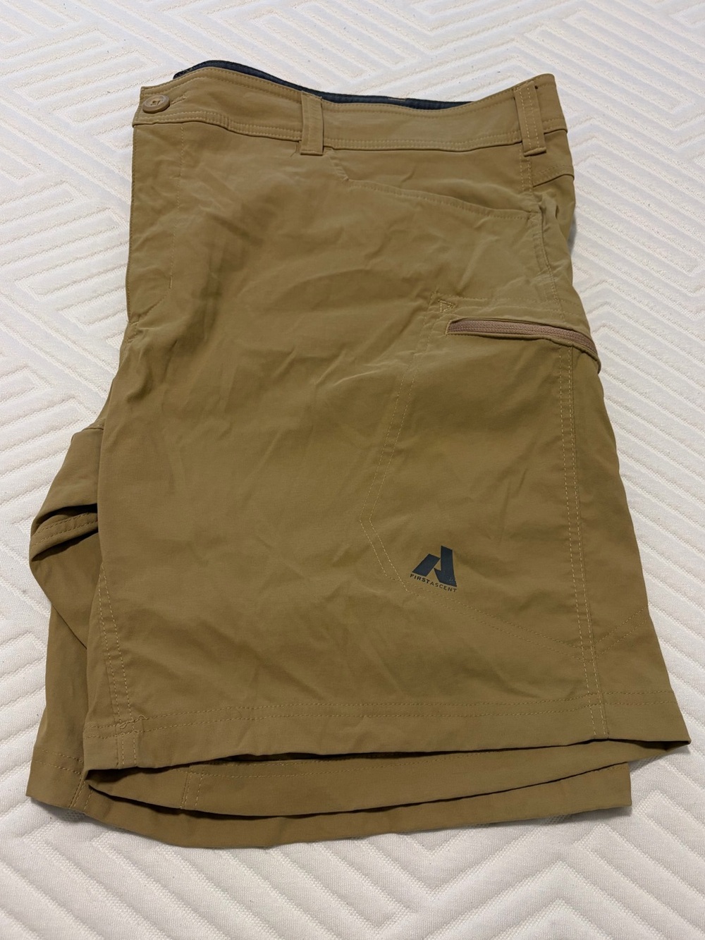 Eddie Bauer Mens 46x9 Tan First Ascent Tech Cargo Shorts Hiking Outdoors